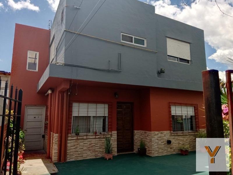 Foto de Casa en venta - 4 Dormitorios 2 Baños - 165Mts2 - Bernal Oeste, imagen 3