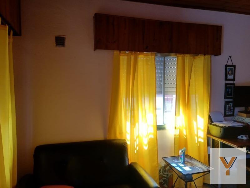 Foto de Casa en venta - 4 Dormitorios 2 Baños - 165Mts2 - Bernal Oeste, imagen 2