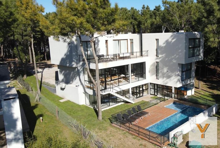 Casa en venta - 6 Dormitorios 8 Baños - Pinamar
