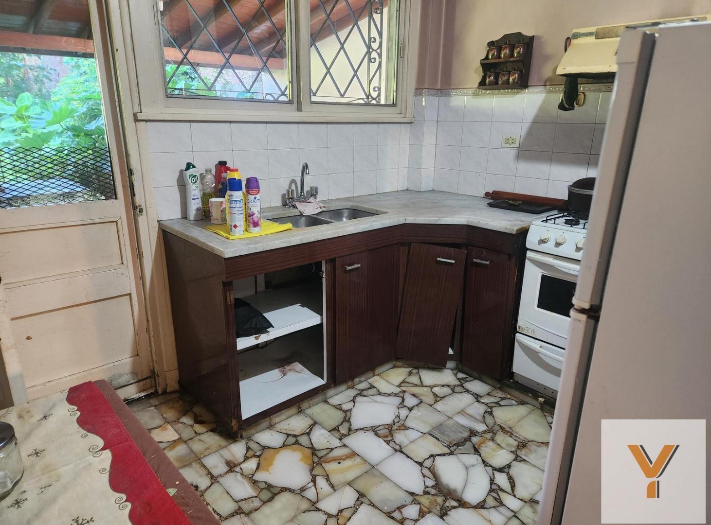 Foto de Casa en venta - 3 Dormitorios 2 Baños - Lomas de Zamora, imagen 2
