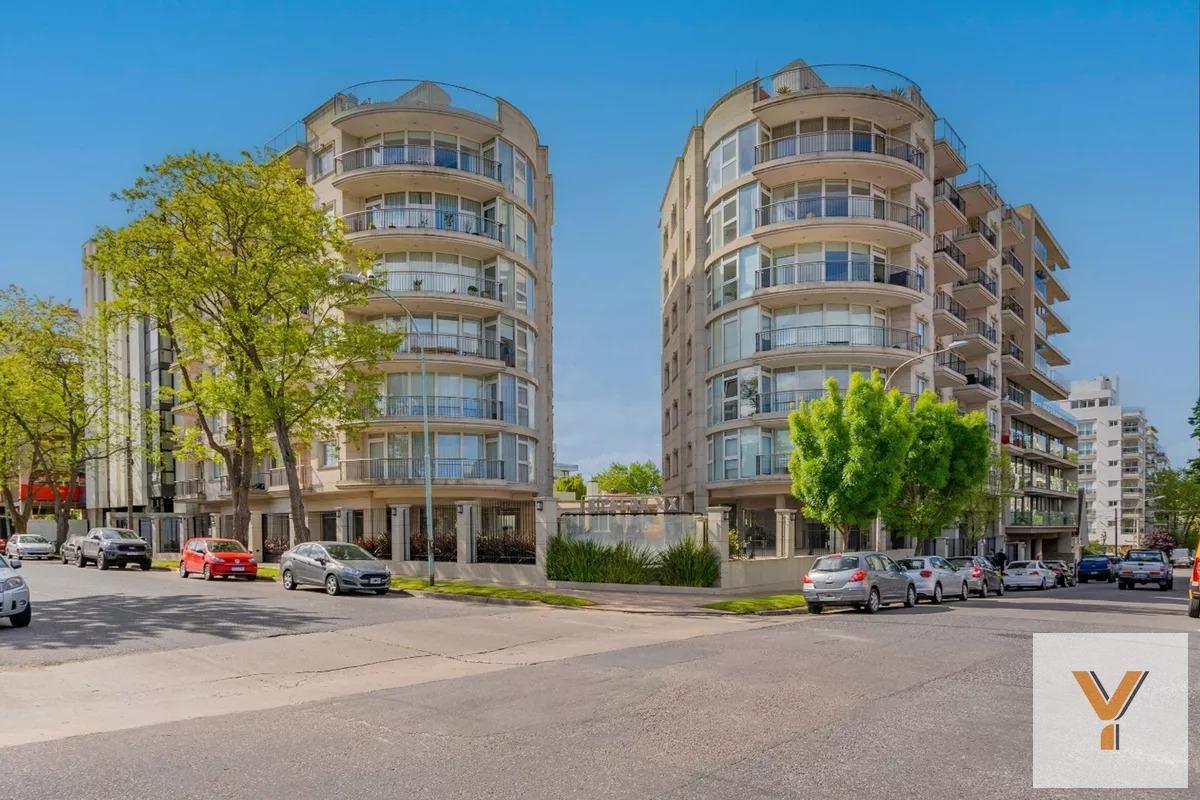 Foto de Departamento en venta - 2 Dormitorios 2 Baños - Cochera - 196Mts2 - Mar, imagen 1