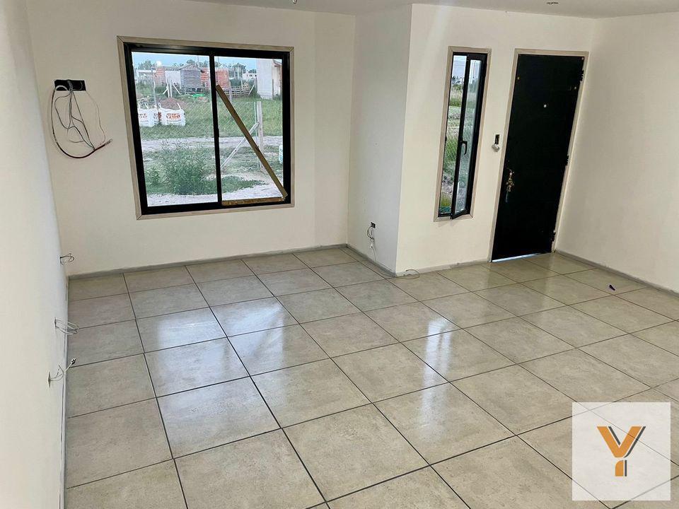 Foto de Casa en venta - 2 Dormitorios 1 Baño - 202,5Mts2 - Villa Elvira, imagen 5