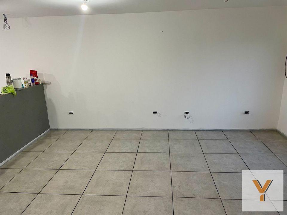 Foto de Casa en venta - 2 Dormitorios 1 Baño - 202,5Mts2 - Villa Elvira, imagen 3