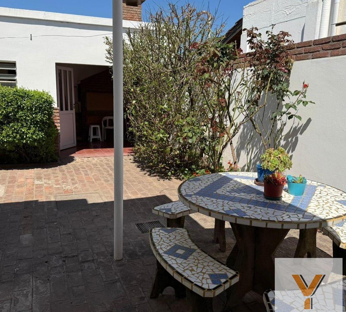 Foto de Casa en venta - 2 Dormitorios 1 Baño - 468mts2 - Chivilcoy, imagen 5