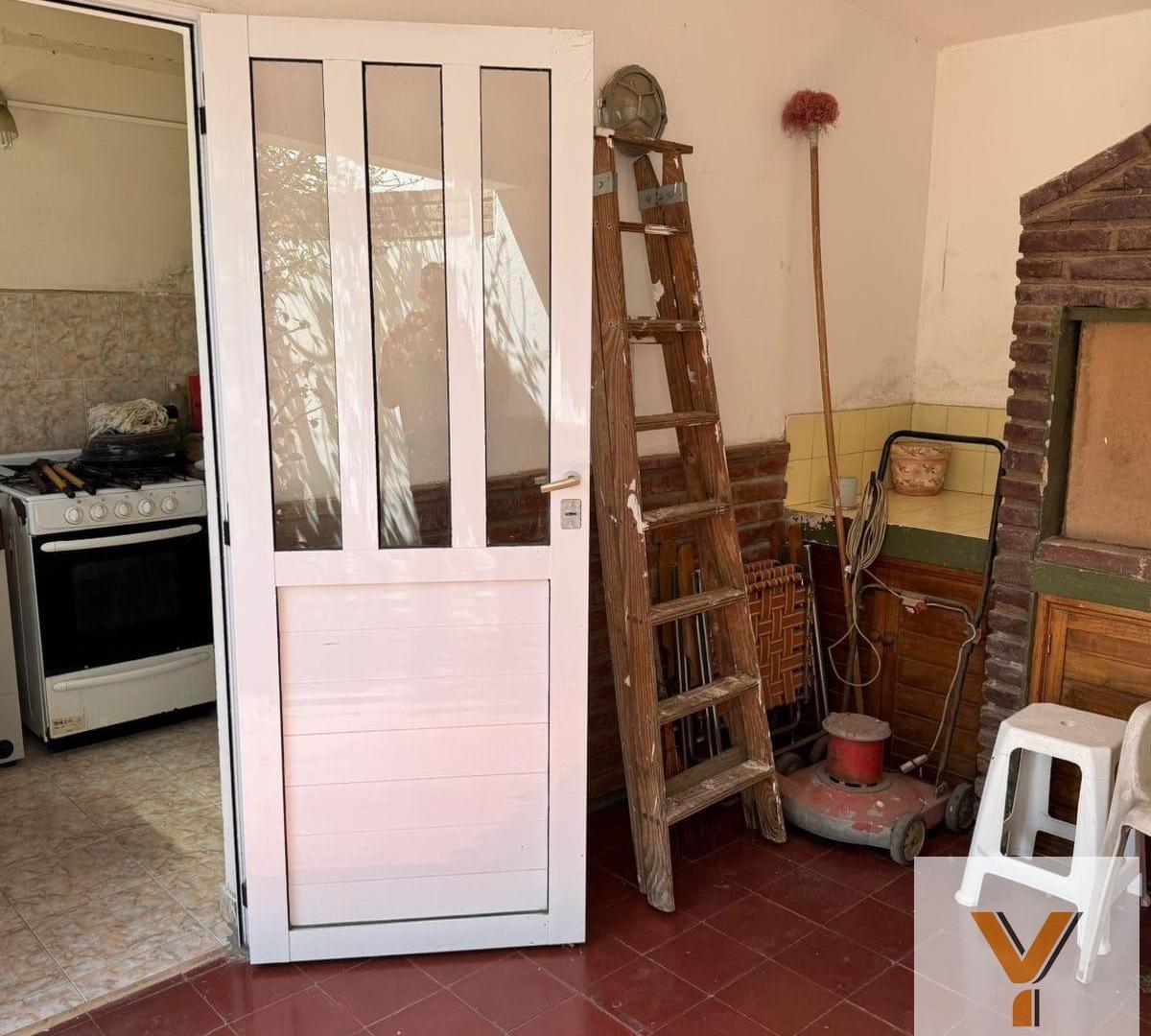 Foto de Casa en venta - 2 Dormitorios 1 Baño - 468mts2 - Chivilcoy, imagen 3