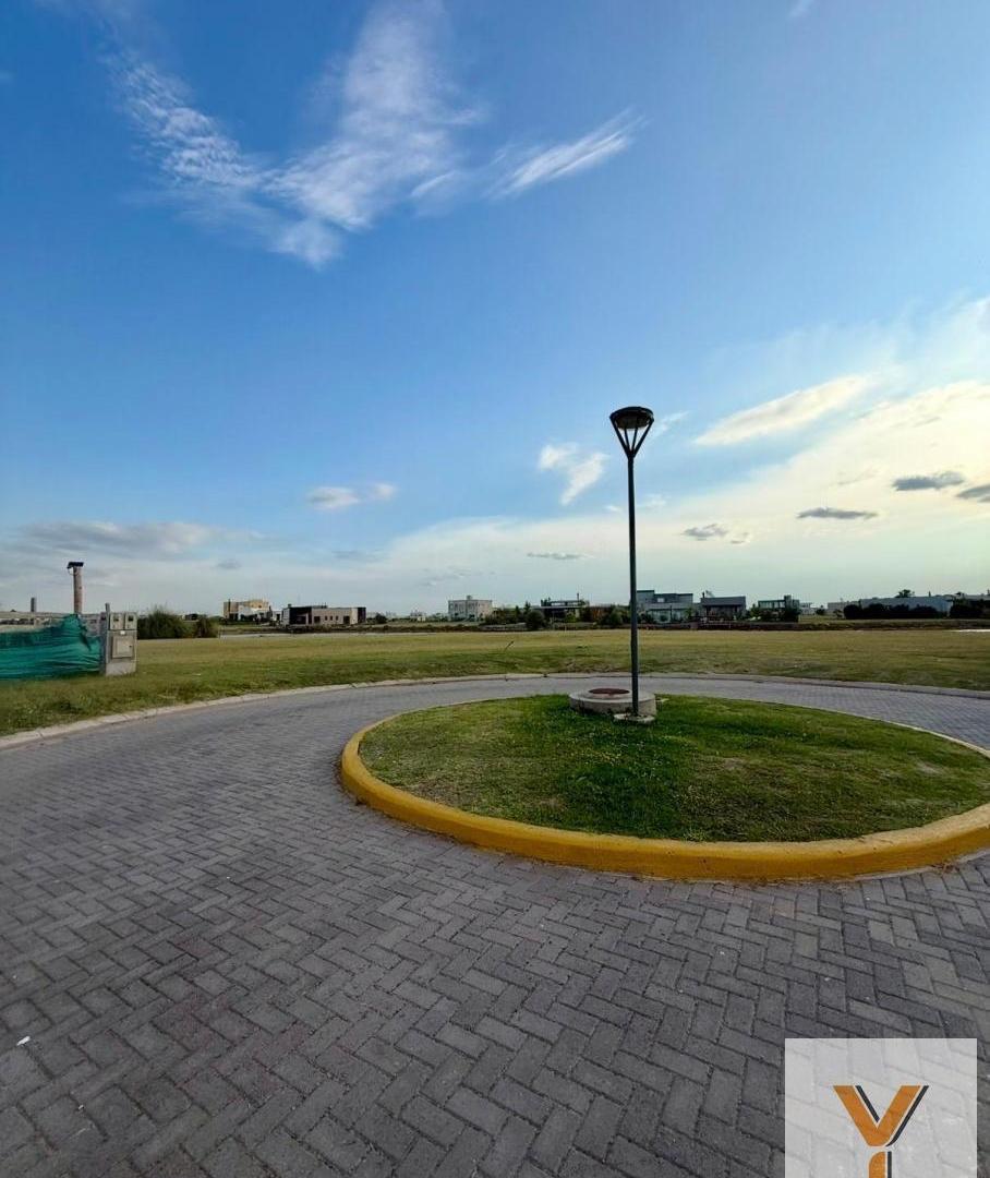 Foto de Terreno en venta - 792mts2 - San Vicente, imagen 2