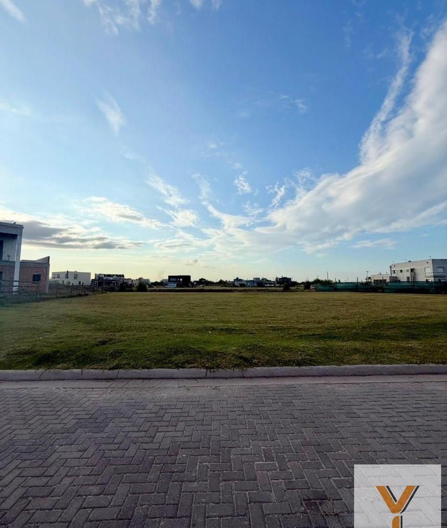 Foto de Terreno en venta - 792mts2 - San Vicente, imagen 4