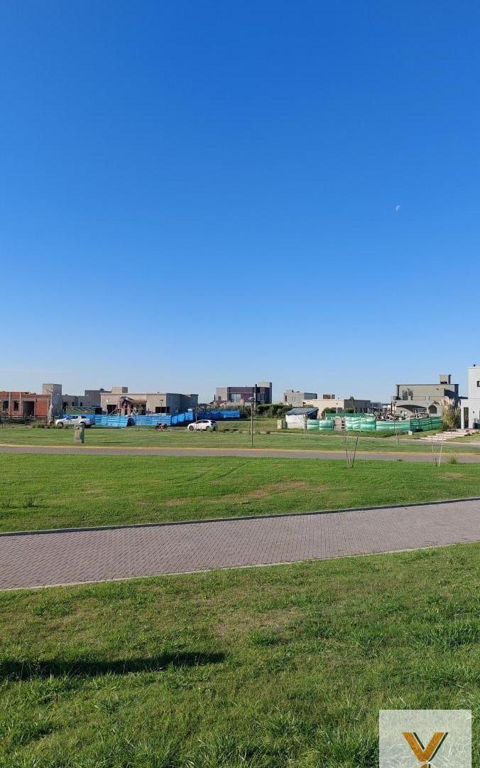 Foto de Terreno en venta - 619mts2 - San Vicente, imagen 3