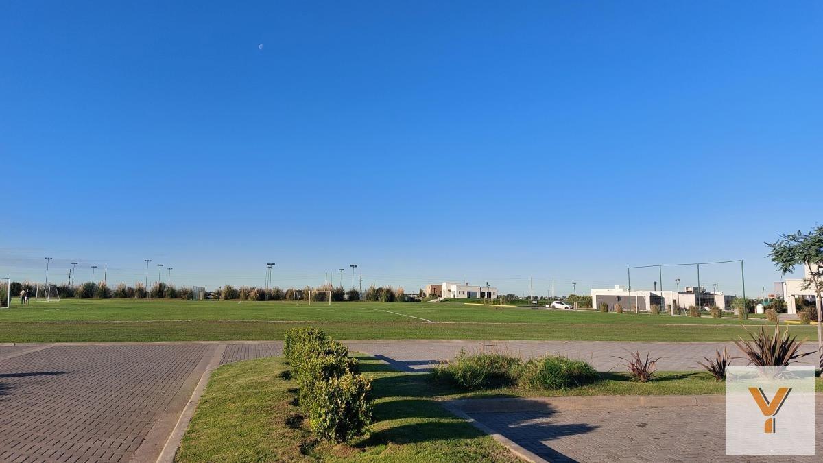 Foto de Terreno en venta - 619mts2 - San Vicente, imagen 2