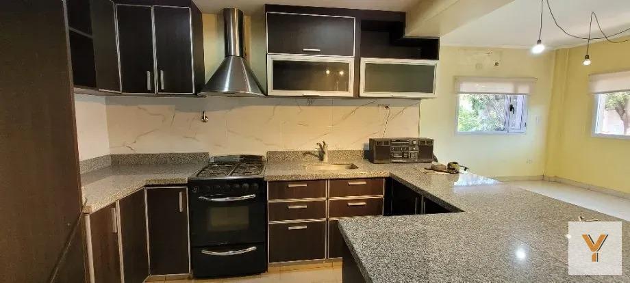 Foto de Casa en venta - 4 Dormitorios 2 Baños - Lujan, imagen 2