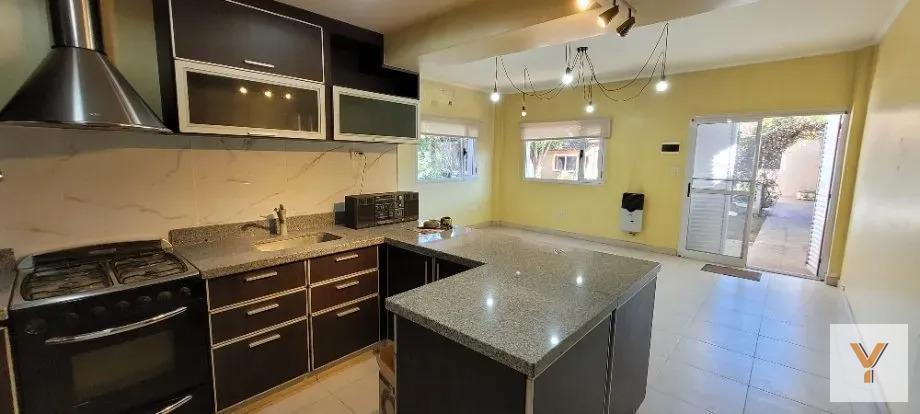 Foto de Casa en venta - 4 Dormitorios 2 Baños - Lujan, imagen 5