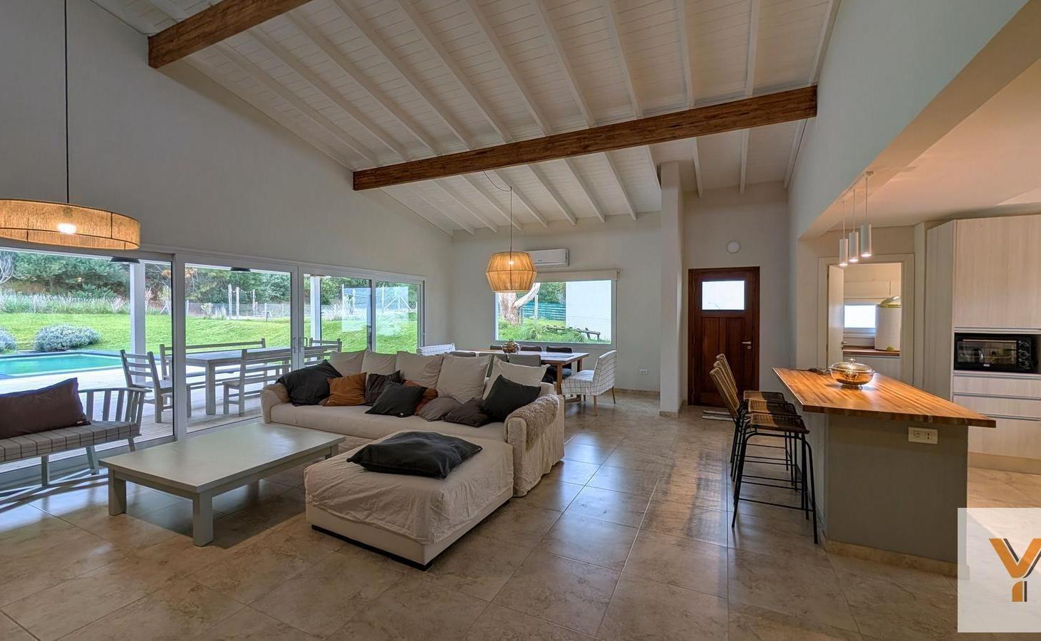 Foto de Casa en venta - 4 Dormitorios 5 Baños - Ecuestre, imagen 1