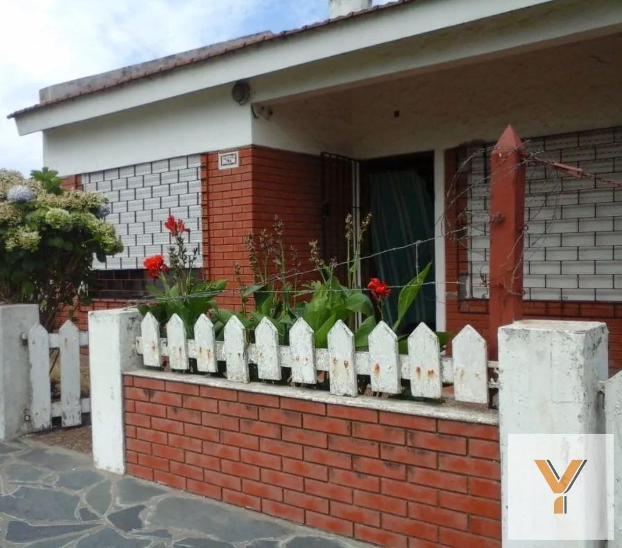 Foto de Casa en venta - 1 dormitorio 2 baños - Cochera - 242mts2 - Mar Del Plata, imagen 2