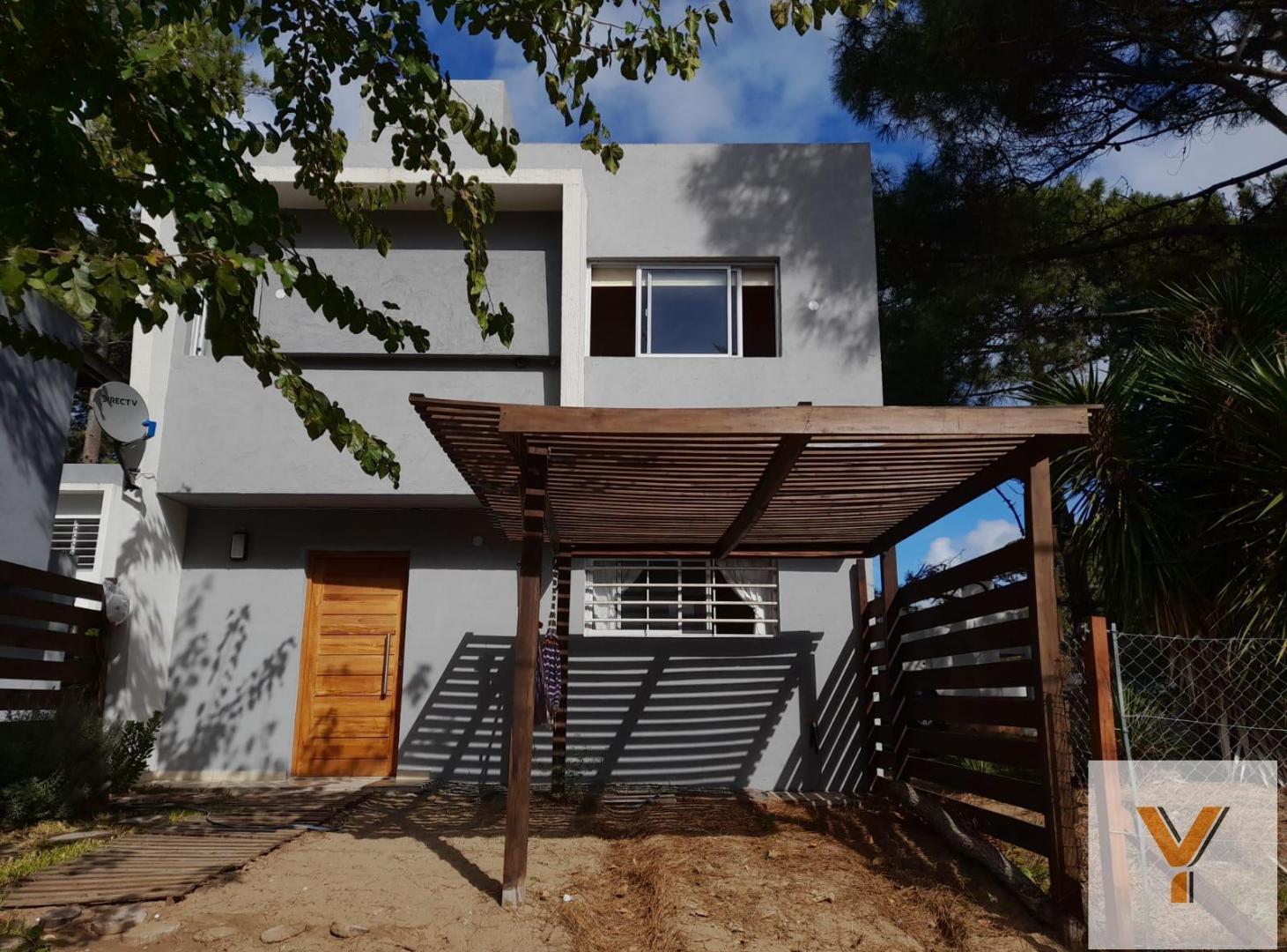 Foto de PH en venta - 2 Dormitorios 1 Baño - Cochera - 70Mts2 - Aguas Verdes, imagen 1