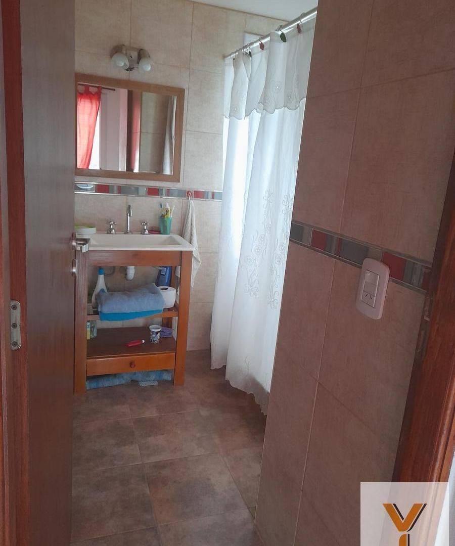 Foto de PH en venta - 2 Dormitorios 1 Baño - Cochera - 70Mts2 - Aguas Verdes, imagen 5