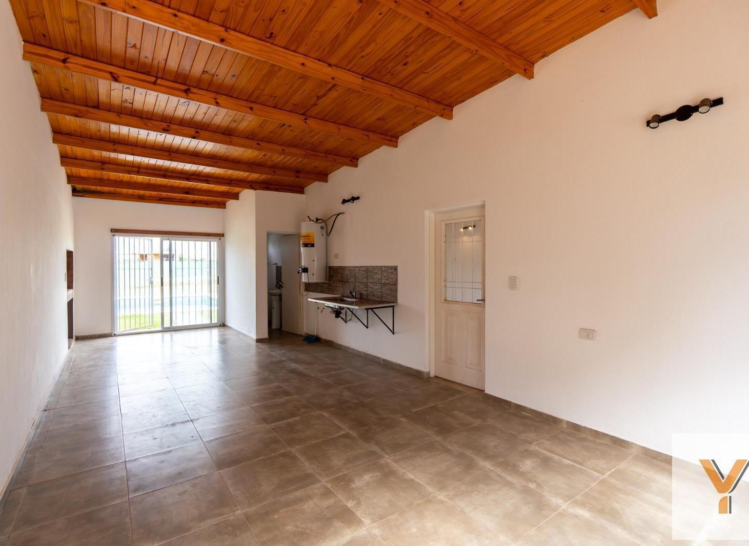 Foto de Casa en venta - 2 Dormitorios 2 Baños - La Plata, imagen 3