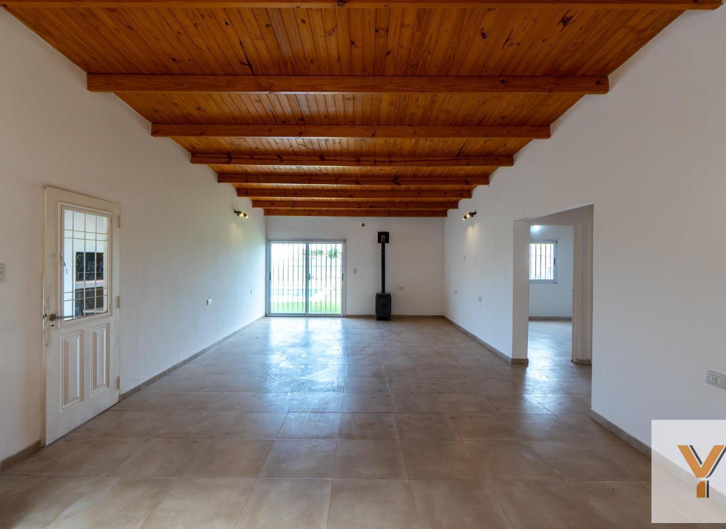 Foto de Casa en venta - 2 Dormitorios 2 Baños - La Plata, imagen 2