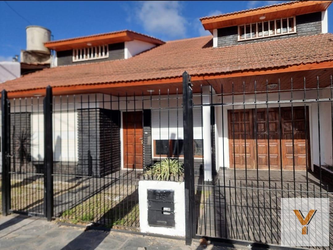 Foto de Casa en venta - 4 Dormitorios 2 Baños - Mar del Plata, imagen 3