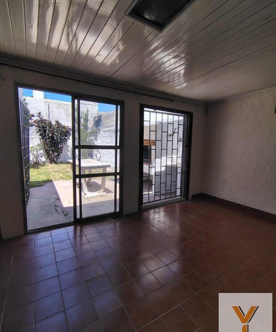 Foto de Casa en venta - 2 Dormitorios 1 Baño - 220Mts2 - Río Cuarto, imagen 2