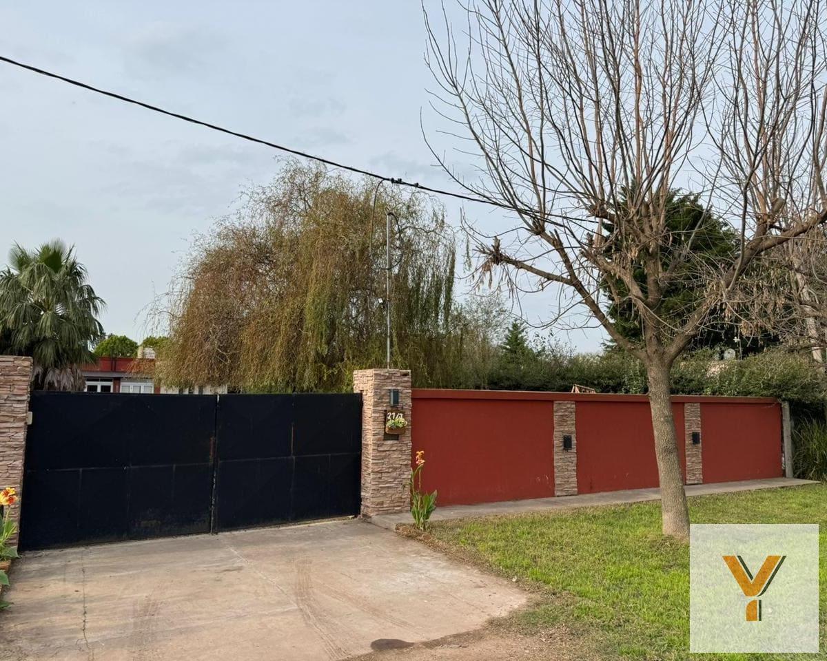 Foto de Casa en venta - 3 Dormitorios 2 Baños - 705mts2 - Chivilcoy, imagen 1