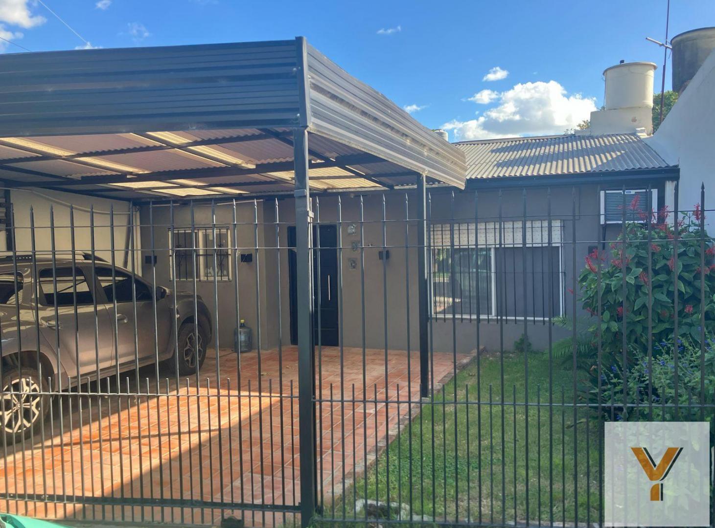 Foto de Casa en venta - 3 Dormitorios 1 Baño - Cocheras - 415Mts2 - Berazategui, imagen 2