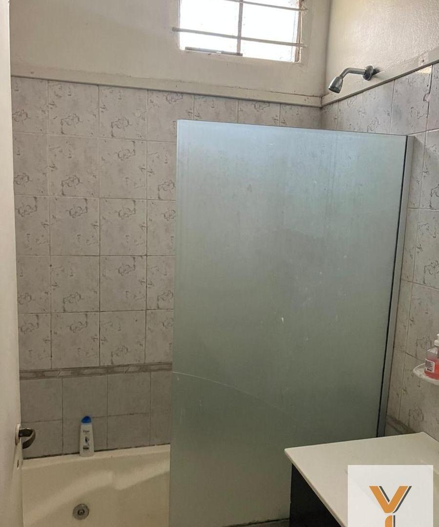 Foto de Casa en venta - 3 Dormitorios 1 Baño - Cocheras - 415Mts2 - Berazategui, imagen 5