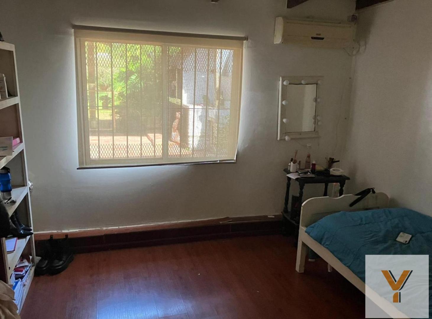 Foto de Casa en venta - 3 Dormitorios 1 Baño - Cocheras - 415Mts2 - Berazategui, imagen 3