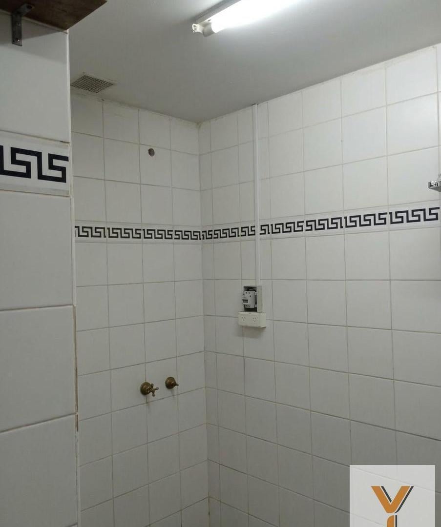 Foto de Local en Venta - Monoambiente 4 Baños - 205mts - Villa Gral. Mitre, imagen 2