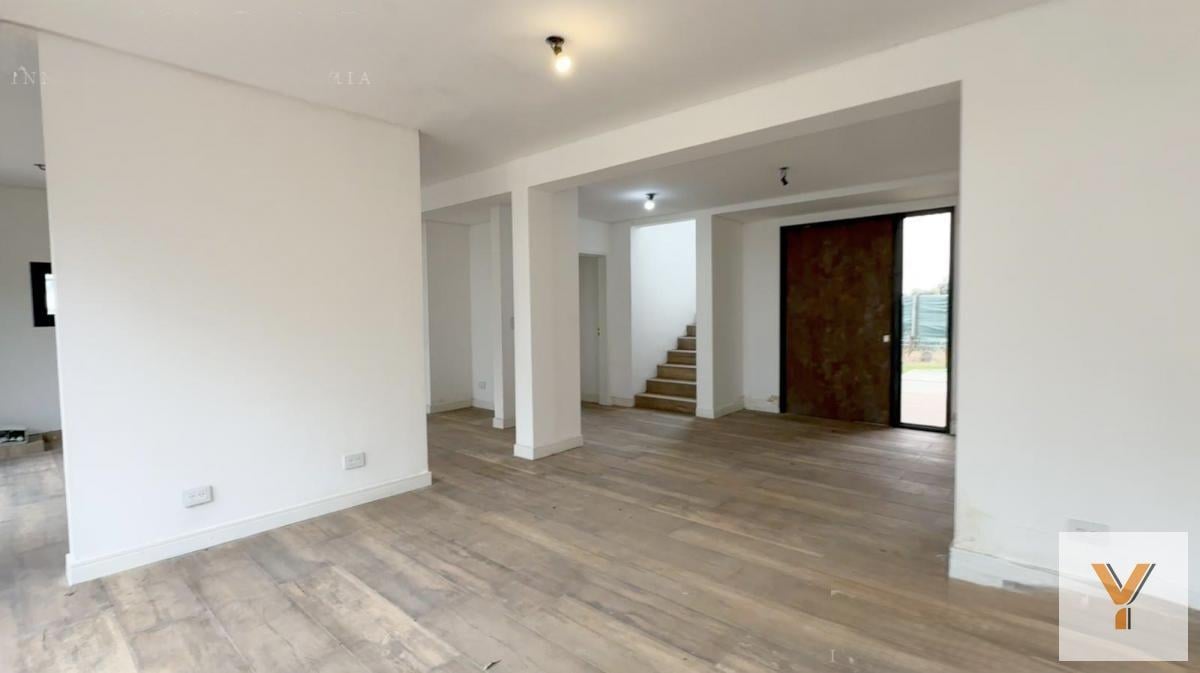 Foto de Casa en venta - 4 Dormitorios 3 Baños - Pilar, imagen 2