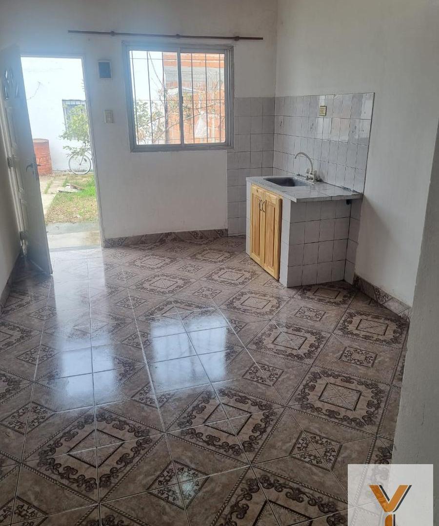 Foto de PH en alquiler - 1 Dormitorio 1 Baño - La Plata, imagen 2