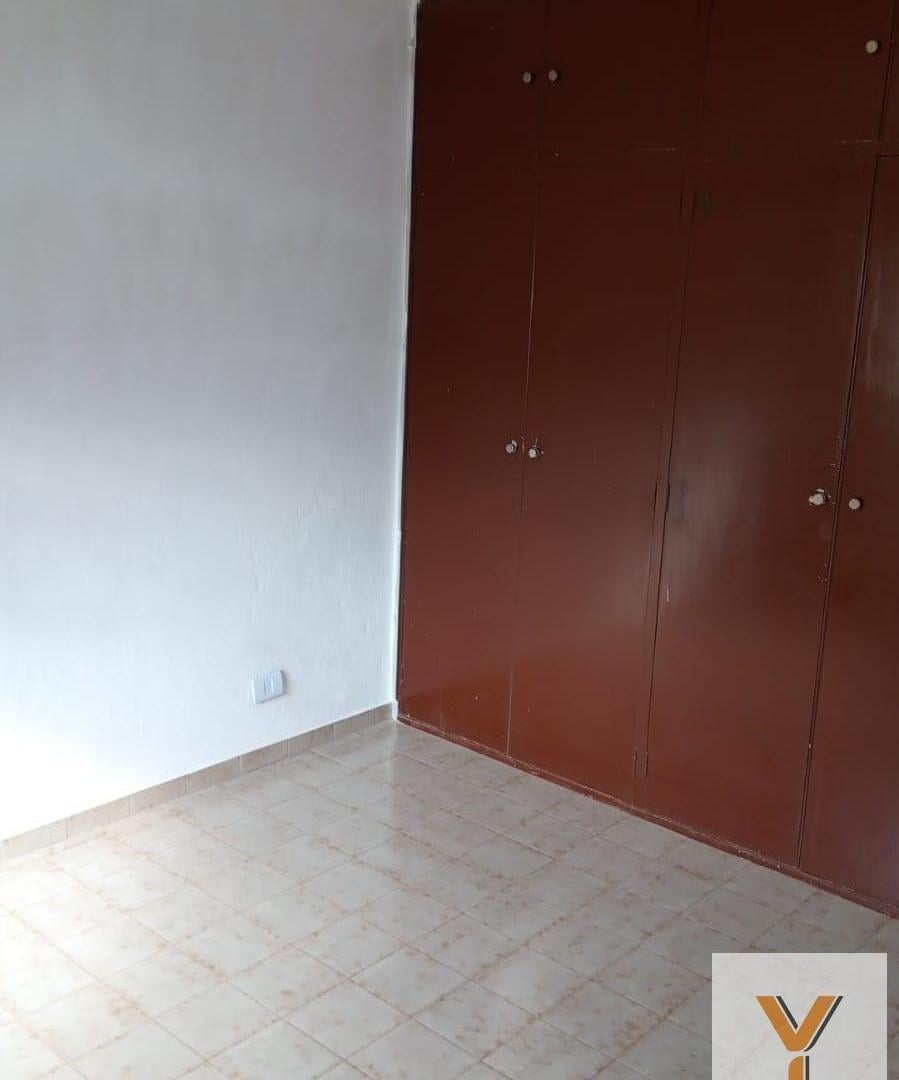 Foto de PH en venta - 1 Dormitorio 1 Baño - Cochera - 90Mts2 - Bernal, Quilmes, imagen 3