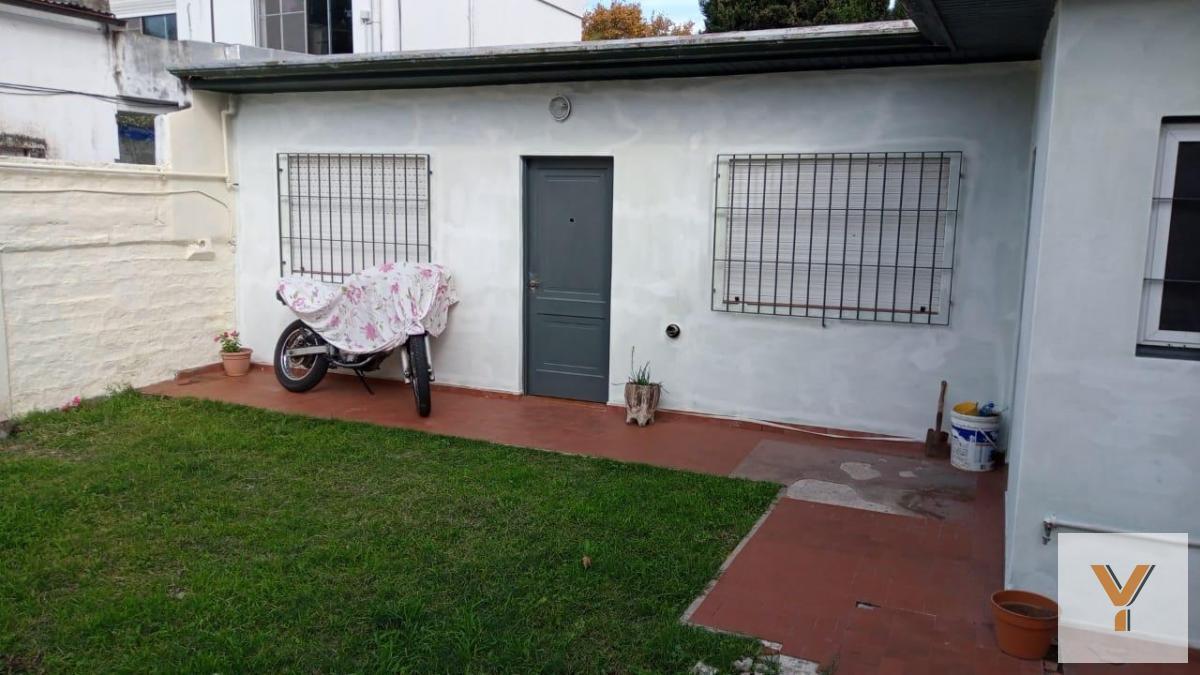 Foto de PH en venta - 1 Dormitorio 1 Baño - Cochera - 90Mts2 - Bernal, Quilmes, imagen 4