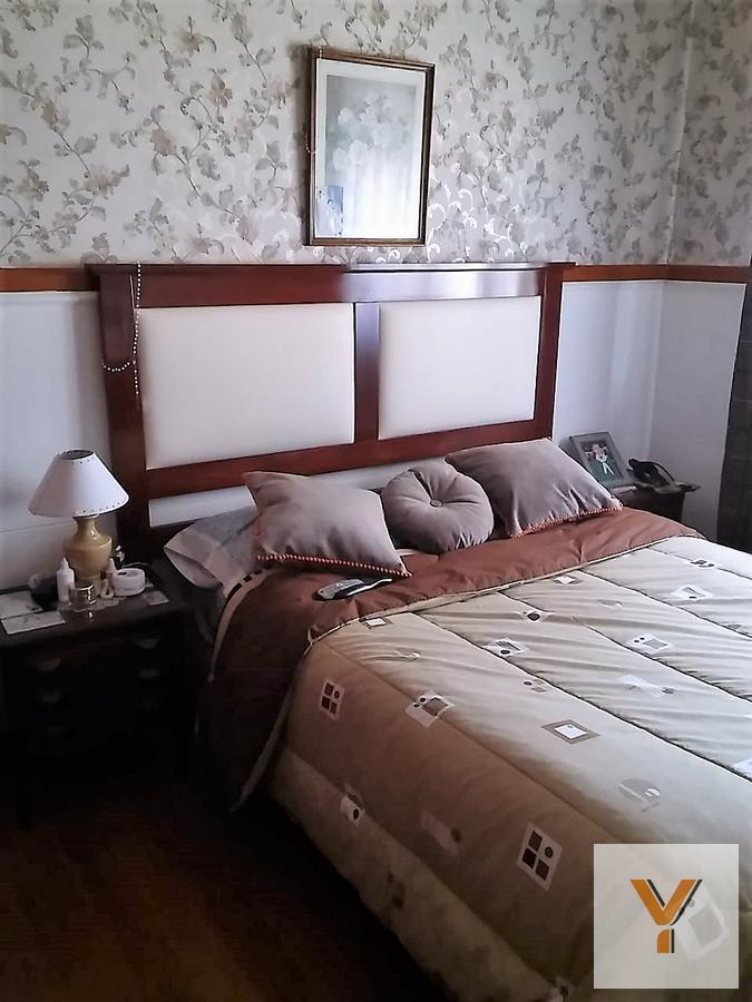 Foto de Casa en venta - 2 dormitorios 1 baño - cochera - 200mts2 - Tolosa, La, imagen 2