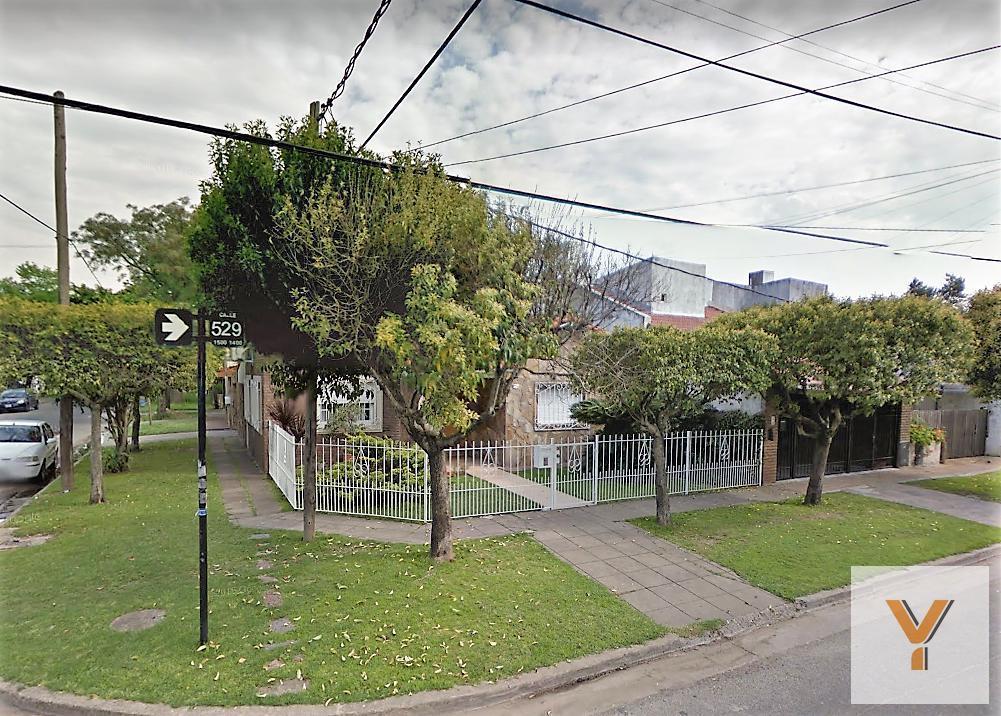 Foto de Casa en venta - 2 dormitorios 1 baño - cochera - 200mts2 - Tolosa, La, imagen 1