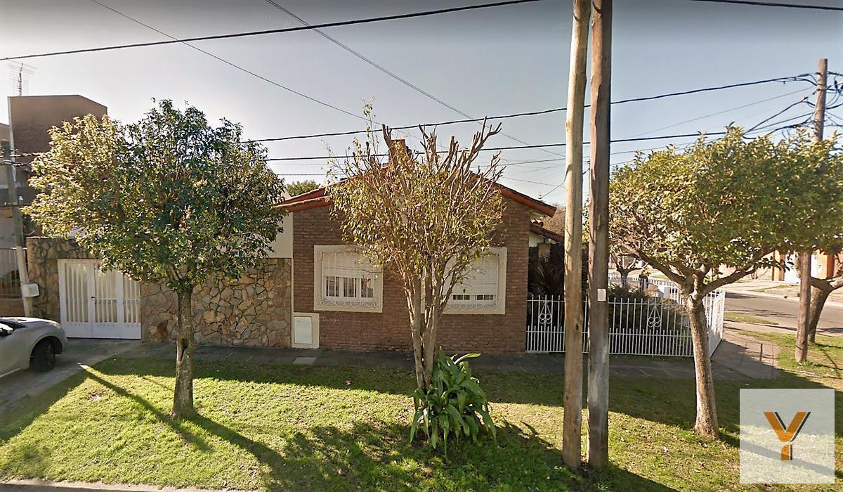 Foto de Casa en venta - 2 dormitorios 1 baño - cochera - 200mts2 - Tolosa, La, imagen 4