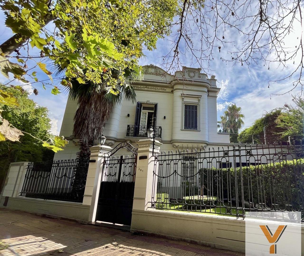 Foto de Casa en venta - 4 Dormitorios 4 Baños - Lomas de Zamora, imagen 1