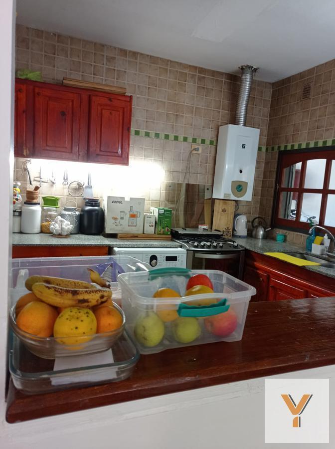 Foto de Casa en venta - 5 dormitorios 2 baños - 208mts2 - Villa Elisa, imagen 4