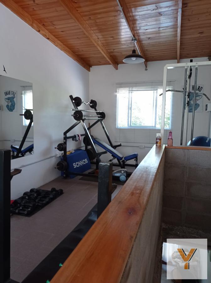 Foto de Casa en venta - 5 dormitorios 2 baños - 208mts2 - Villa Elisa, imagen 3