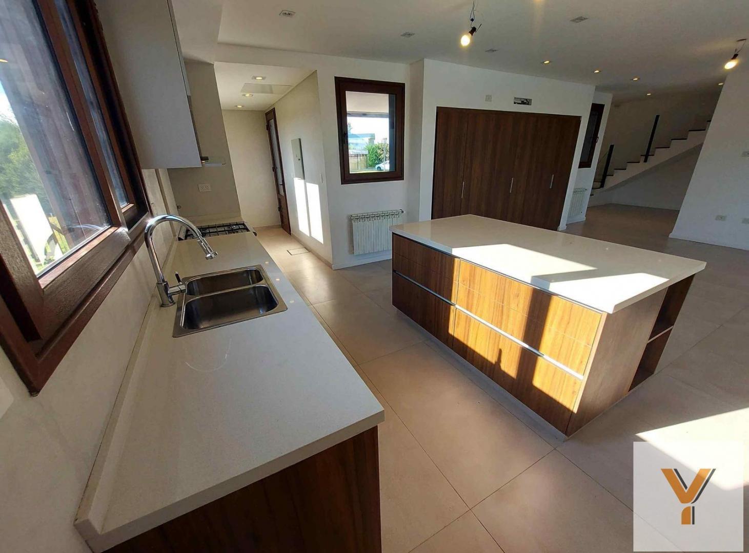Foto de Casa en venta - 3 Dormitorios 3 Baños - Ezeiza, imagen 5