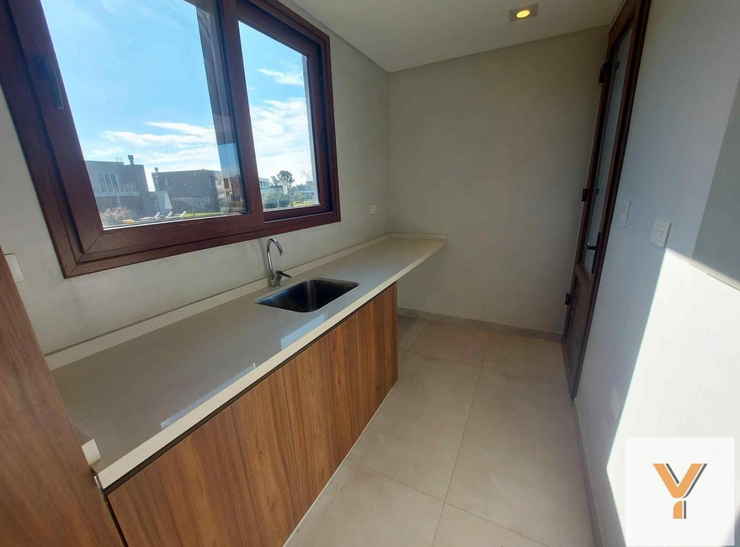 Foto de Casa en venta - 3 Dormitorios 3 Baños - Ezeiza, imagen 3