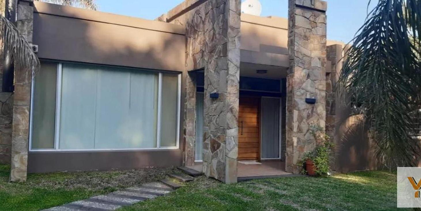 Foto de Casa en venta - 2 Dormitorios 3 Baños - Cocheras - 1.800Mts2 - Moreno, imagen 1