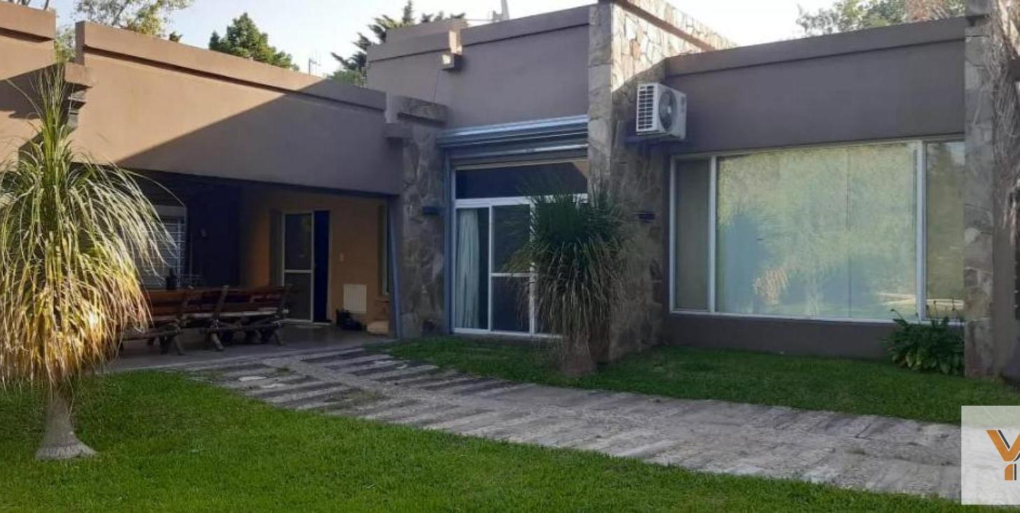 Foto de Casa en venta - 2 Dormitorios 3 Baños - Cocheras - 1.800Mts2 - Moreno, imagen 3