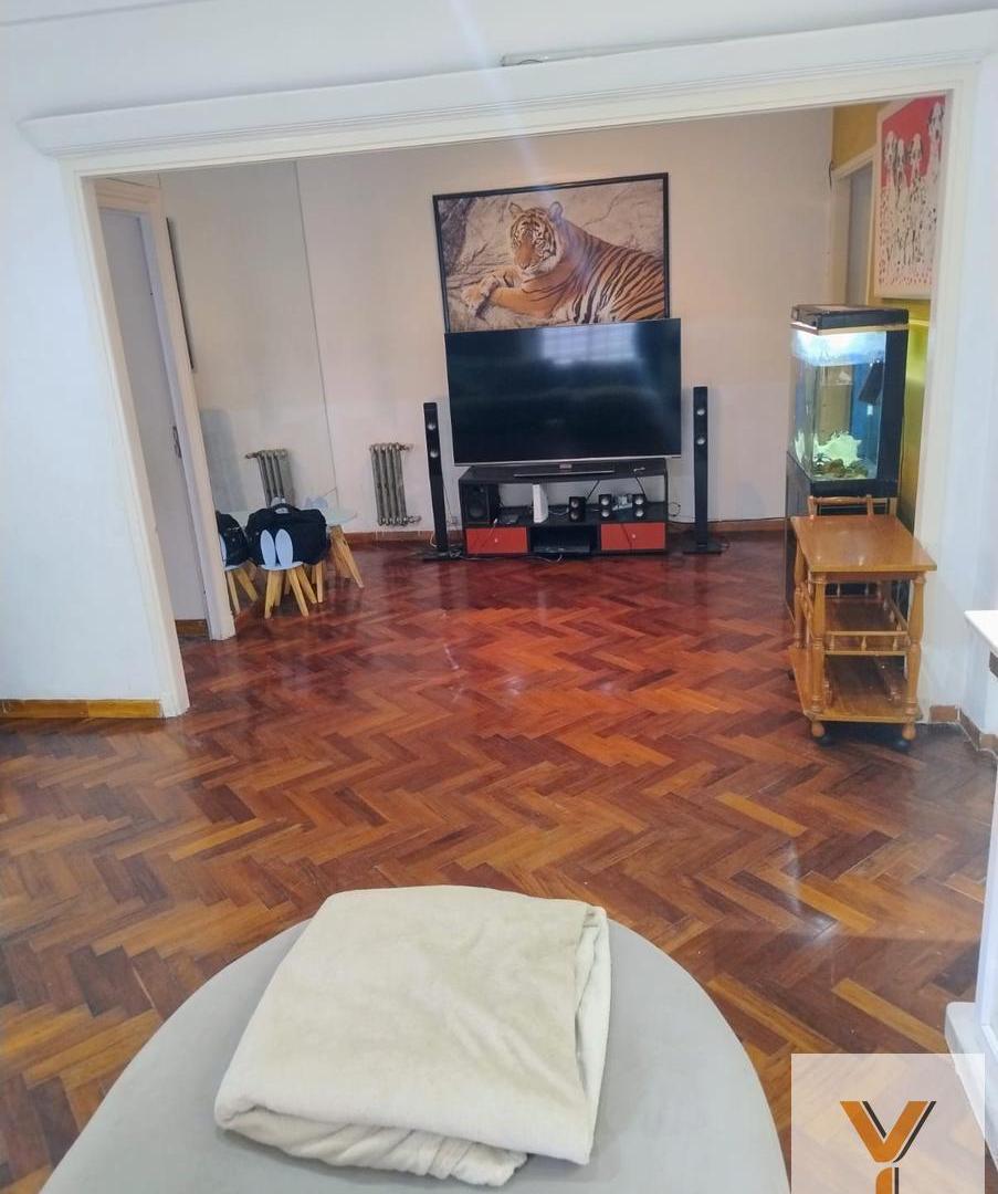 Foto de Departamento en venta - 3 Dormitorios 2 Baños - Monserrat, imagen 2