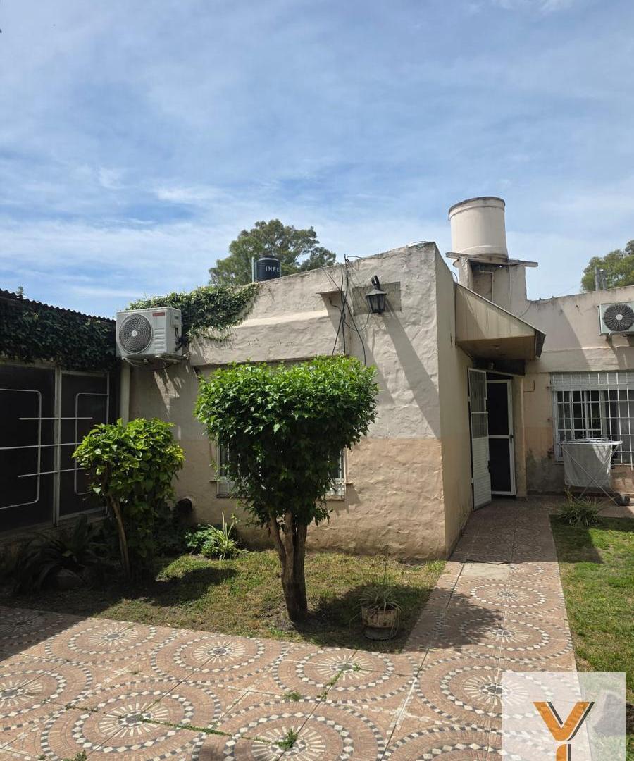 Foto de Casa en venta - 4 Dormitorios 1 Baño - La Plata, imagen 1