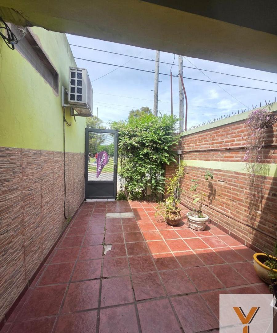 Foto de Casa en venta - 4 Dormitorios 1 Baño - La Plata, imagen 2