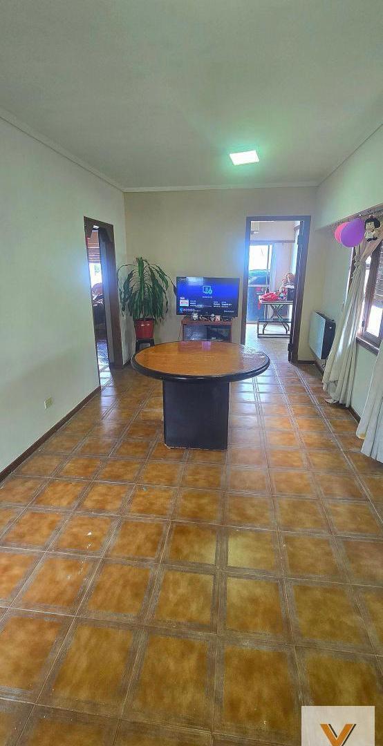 Foto de PH en venta - 3 Dormitorios 1 Baño - Parque Avellaneda, imagen 3
