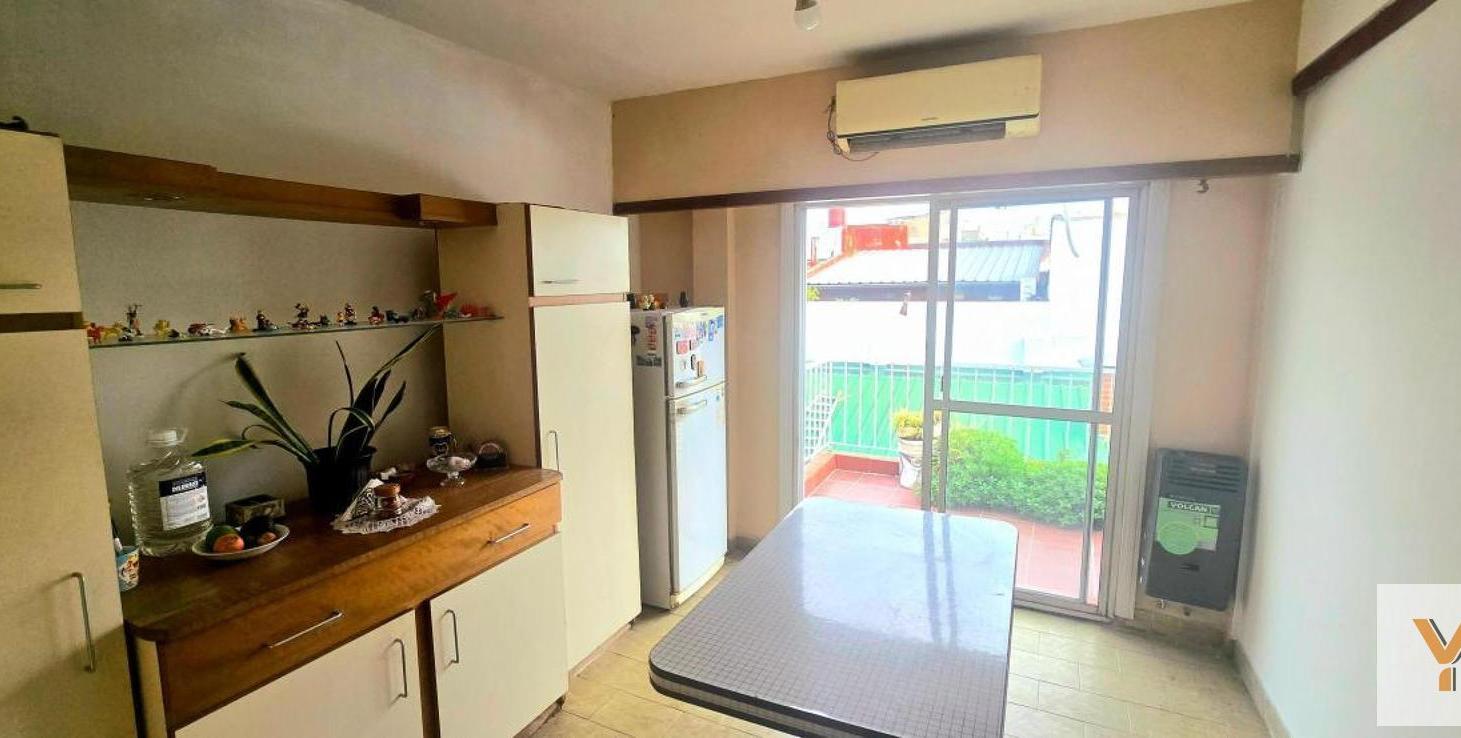 Foto de PH en venta - 3 Dormitorios 1 Baño - Parque Avellaneda, imagen 1