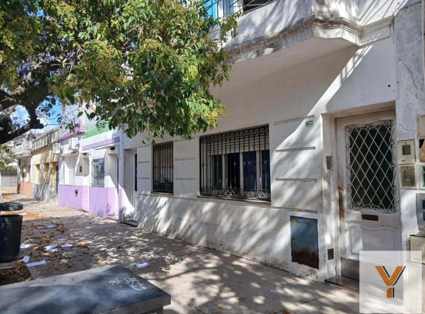 Foto de PH en venta - 3 Dormitorios 1 Baño - Parque Avellaneda, imagen 4