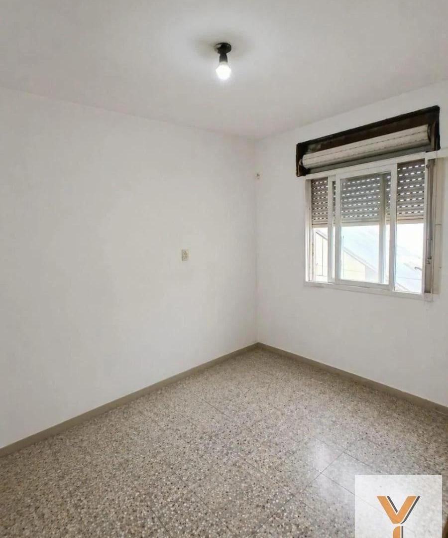 Foto de PH en venta - 3 Dormitorios 1 Baño - Parque Avellaneda, imagen 5