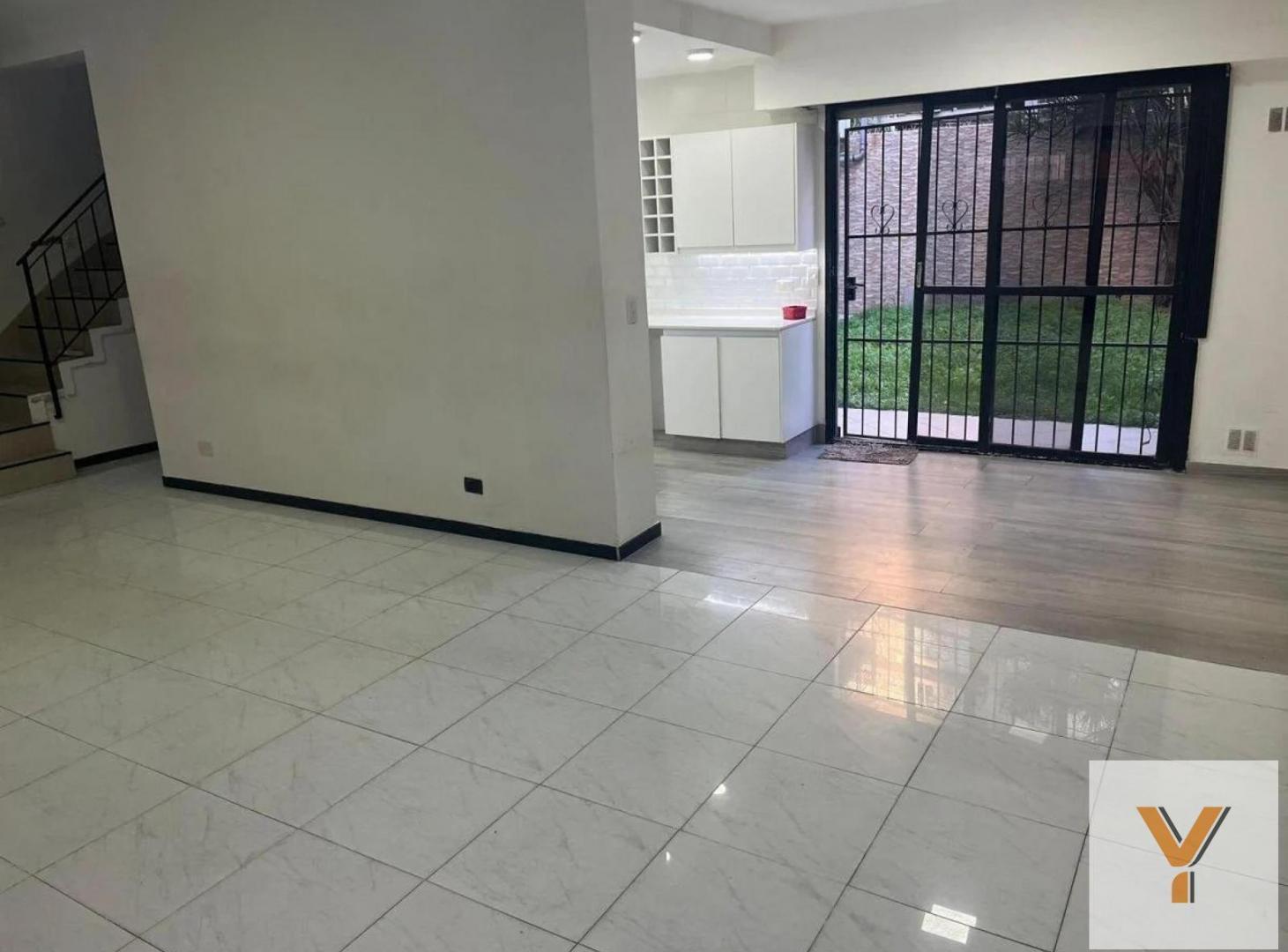 Foto de PH en venta - 4 Dormitorios 2 Baños - Villa Urquiza, imagen 2